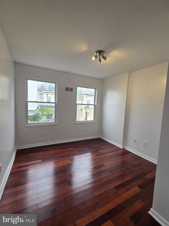 Building Photo - 1805 Manton St