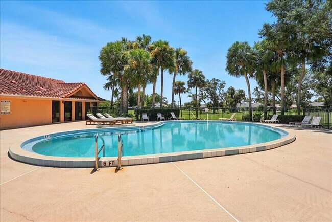 Foto del edificio - 1190 N Fairway Dr