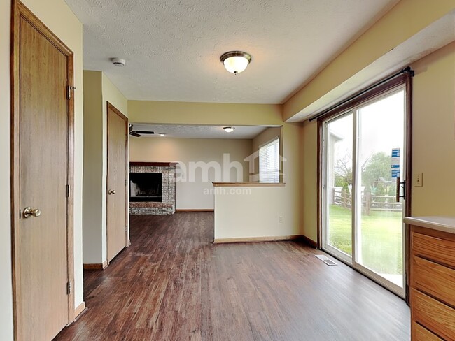 Foto del edificio - 6585 Taylor Trace Ln