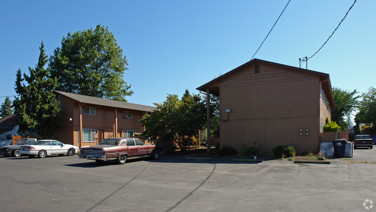 Building Photo - Manor East Apartments