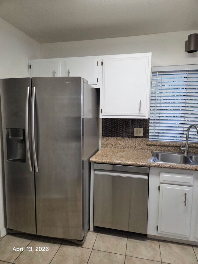 Foto del edificio - Spacious Downtown Sacramento Condo