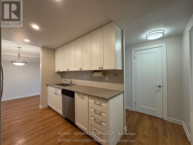 Building Photo - 36 Arran Dr