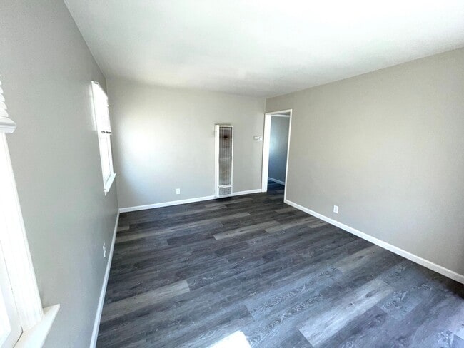 Photo - Nice 1B/1B in South Wrigley available now! Apartment