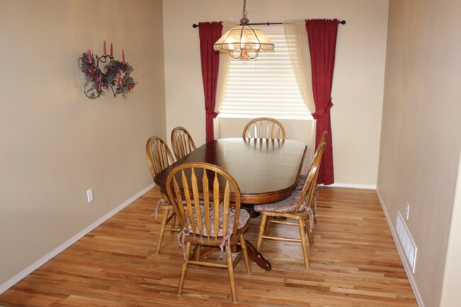 Foto del edificio - 4142 Heathmoor Dr