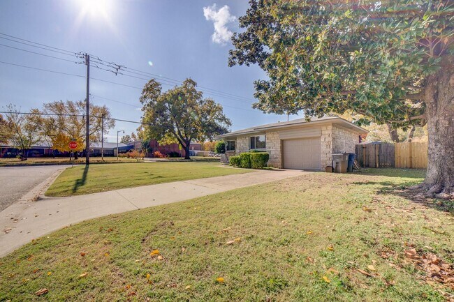 Foto del edificio - Beautiful 2BD/1BA next to River Parks / Co...