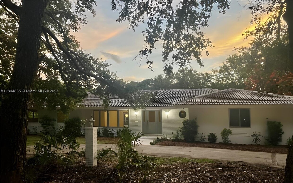 Primary Photo - 15600 SW 79th Ave