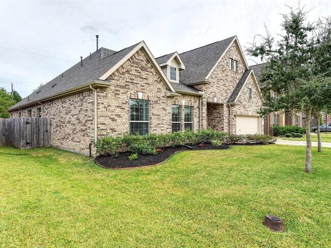 Building Photo - 1122 Boxwood Dr