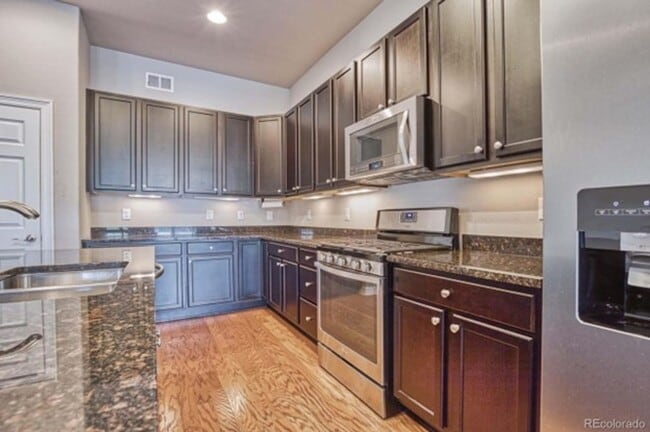 Photo - Gorgeous 3B/2B - Available August 4th In A... House