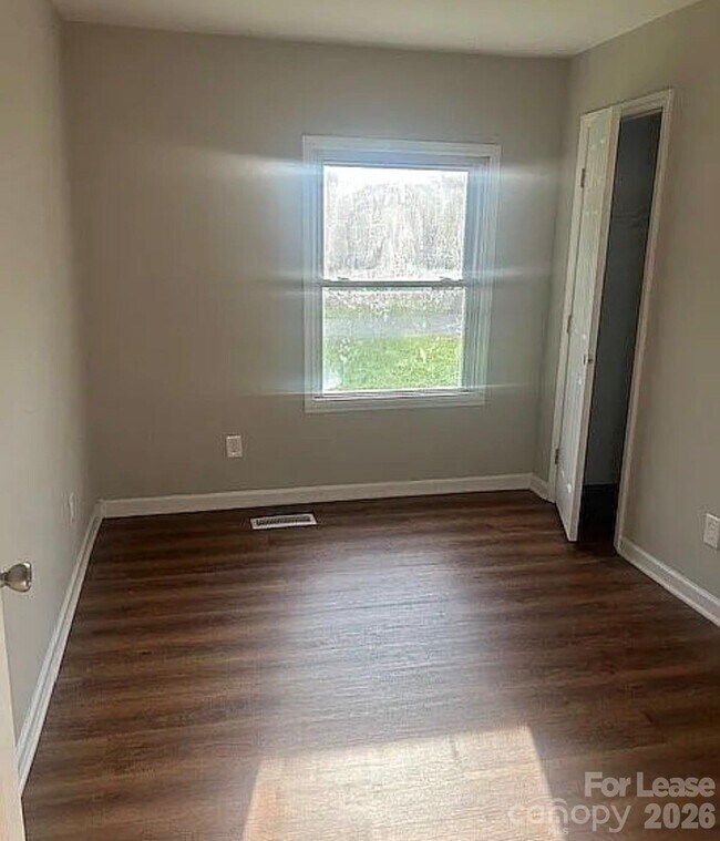 Foto del edificio - 740 Log Cabin Dr