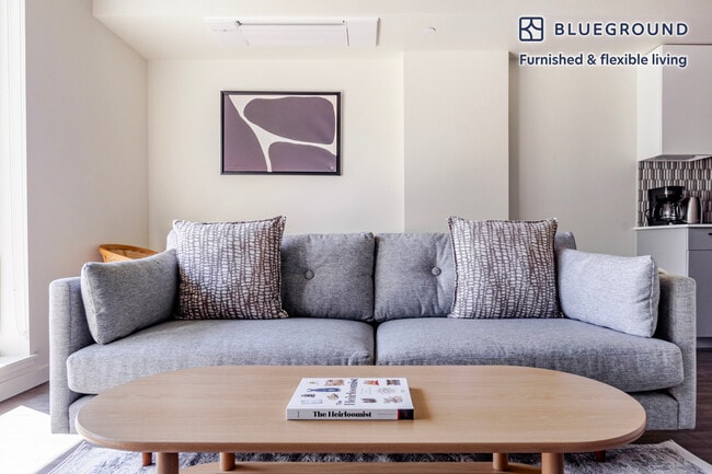 Building Photo - 10050 NE 10th St