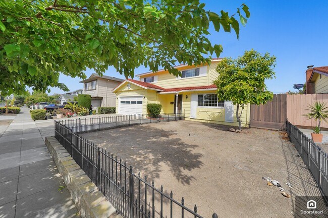 Building Photo - 3273 Cropley Ave