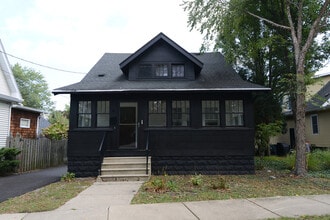 Building Photo - 724 S 5th St