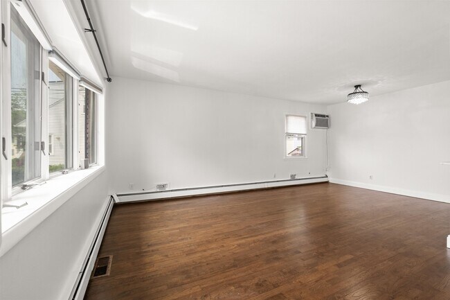 Building Photo - 44 CROSSGATE Rd