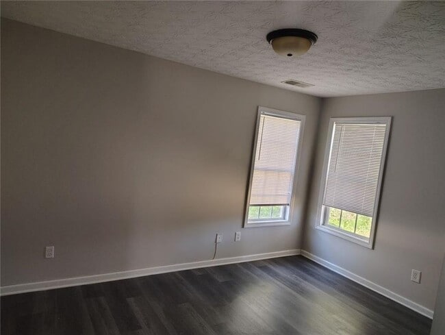 Foto del edificio - 85 Hollow Ct