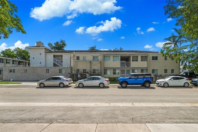 Foto del edificio - 695 SW 11th St