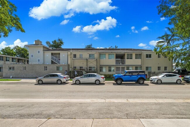 Building Photo - 695 SW 11th St