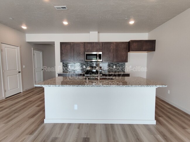 Building Photo - 3918 W 5th Pl