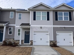 Building Photo - 407 Belgian Red Wy