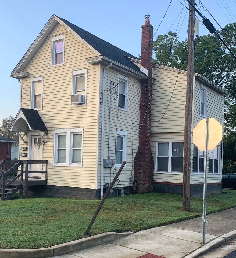 Primary Photo - 201 Highland Avenue