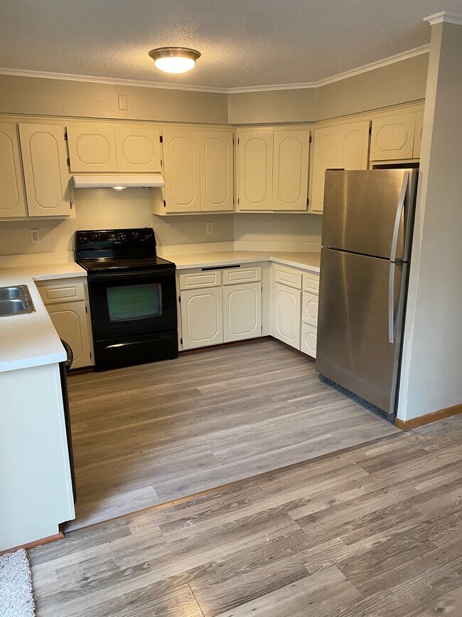 Foto del edificio - 8913 Forestview Ln N