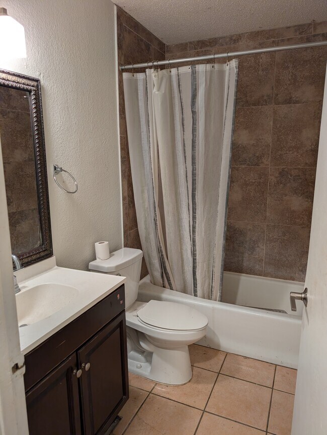 Building Photo - 419 Meadowcreek Cir