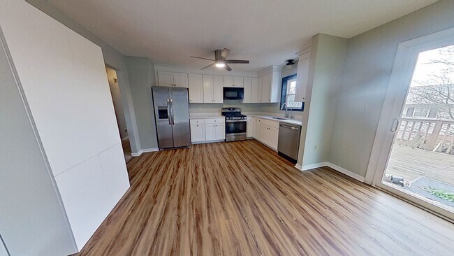 Foto del edificio - Single Family Raised Rancher with Fenced-In Yard