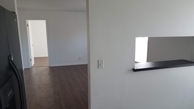 Foto del edificio - 855 Village Quarter Rd