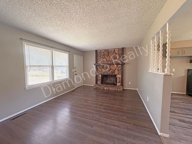 Building Photo - 1006 W Edgewood St