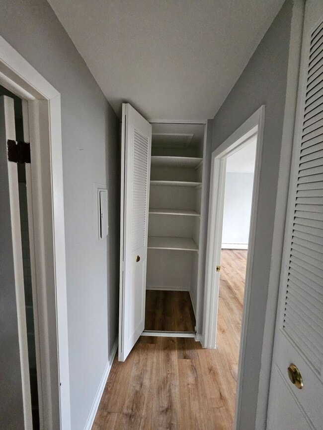 Building Photo - Remodeled 2 bed room 2 bathroom $1650