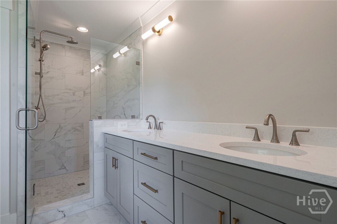 Building Photo - 1090 Kenway Dr