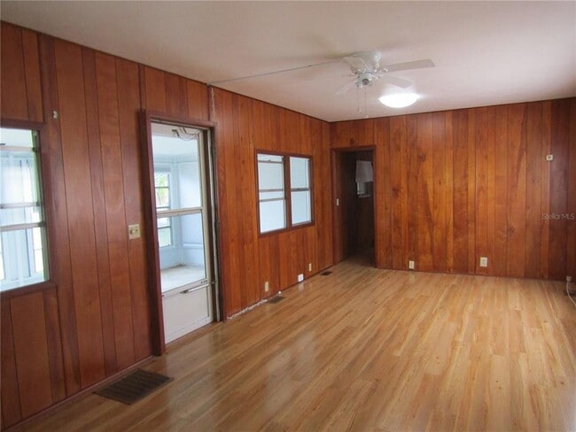 Building Photo - 721 Roma Rd