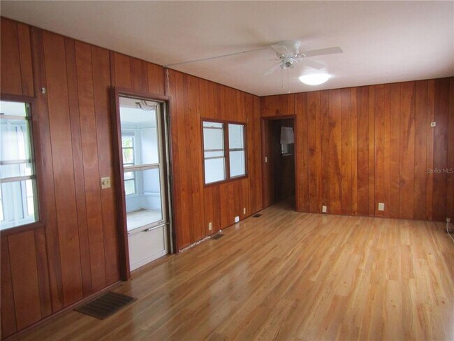 Foto del edificio - 721 Roma Rd