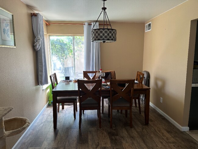 Foto del edificio - 2254 Oak Hills Dr