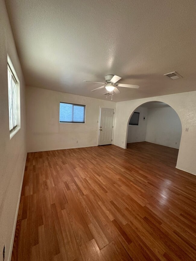 Building Photo - 1406 Saiz Ln