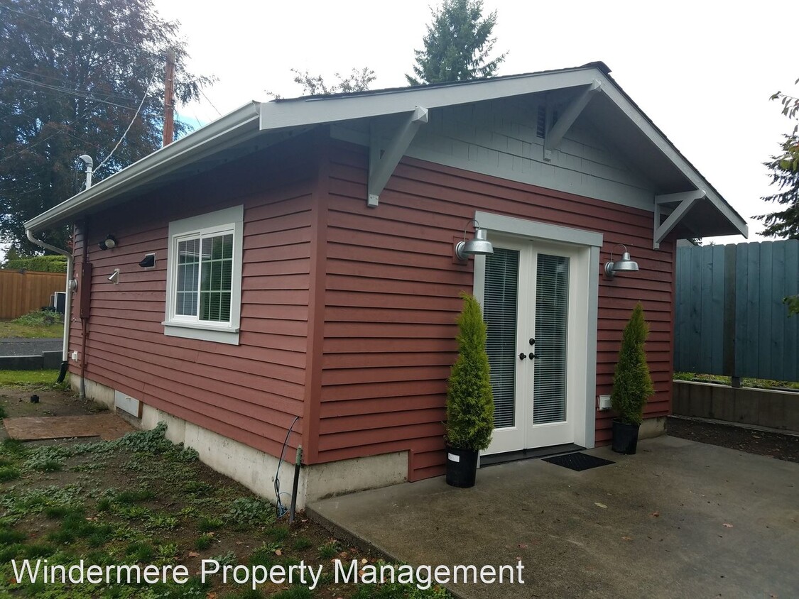 Foto principal - Studio, 1 bath House - 600 NE Hostmark Str...