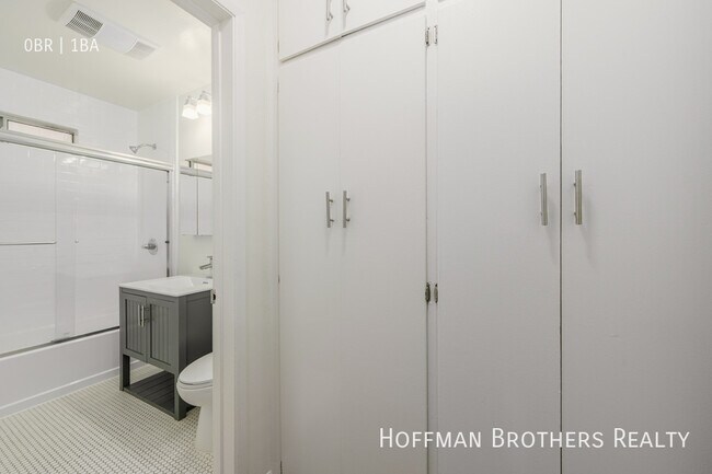 Foto del edificio - 2003 Beachwood Dr