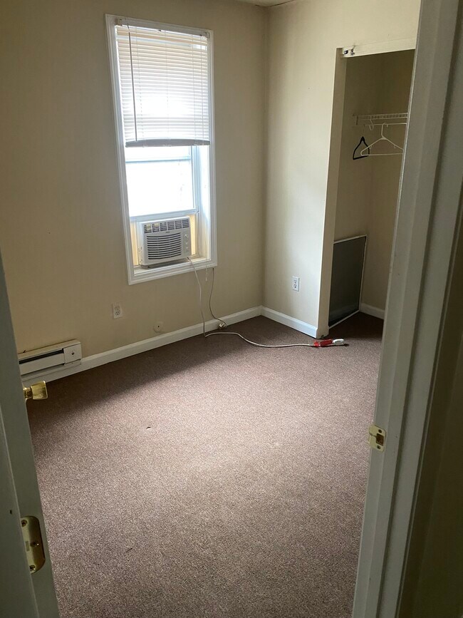 middle bedroom - 217 High St