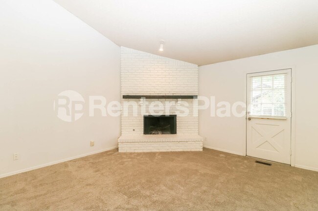 Building Photo - 9132 S Maplewood Ave