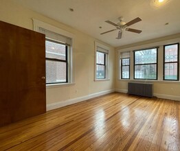Building Photo - 248 Kelton St