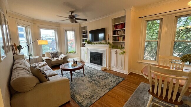 Foto del edificio - 601 W Wellington Ave