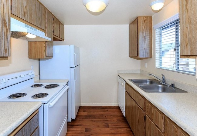 Building Photo - Greenfield Estates - El Cajon Apartments