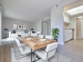 Building Photo - Sycamore Canyons