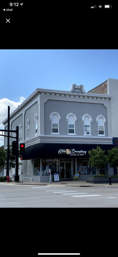 Building Exterior - 528 Broadway St