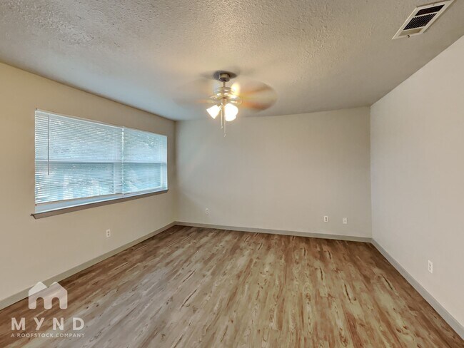 Foto del edificio - 624 E 3rd St