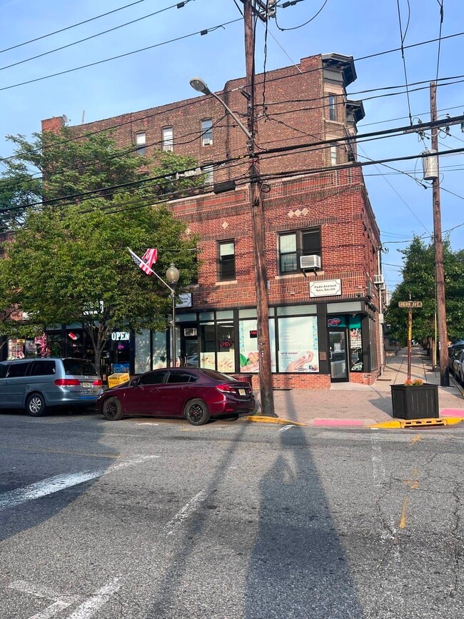 Building Photo - 50 49th St