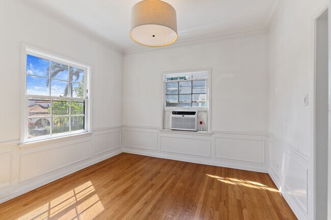 Foto del edificio - 117 1/2 N Harper Ave