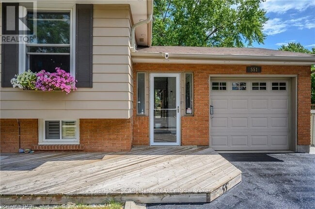 Photo du bâtiment - 551 Chamberlain Rd