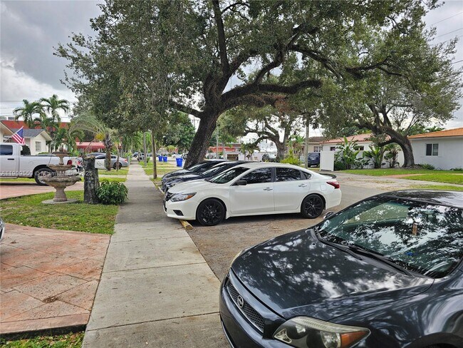 Building Photo - 651 SW 66th Ave