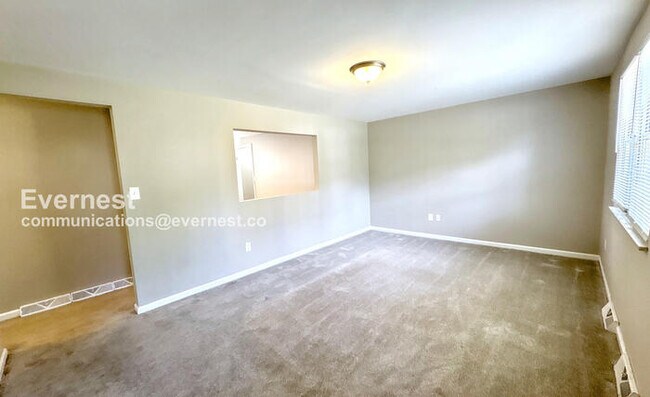 Foto del edificio - 588 Catskill Dr