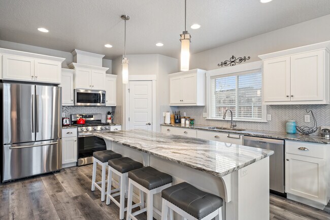 Building Photo - 50 E Ranch Dr